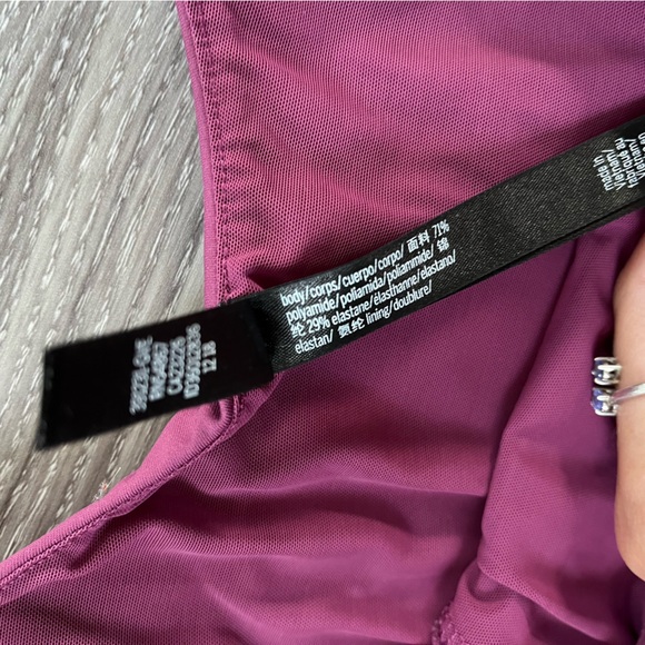 EUC Victoria Sport Ruffle Sports Long line Bra Top - M - Picture 3 of 4